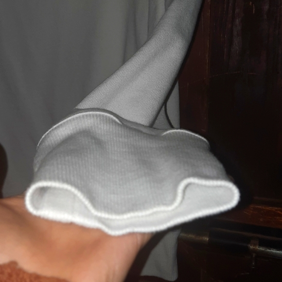 🌟3/50 DKNY White Sweatshirt - Picture 4 of 8